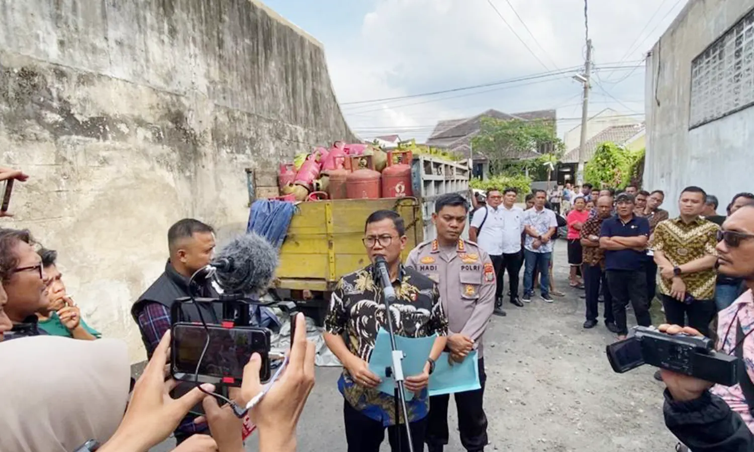 Diduga Oplos LPG 3 Kilogram, Polda Gerebek Pangkalan Gas di Medan